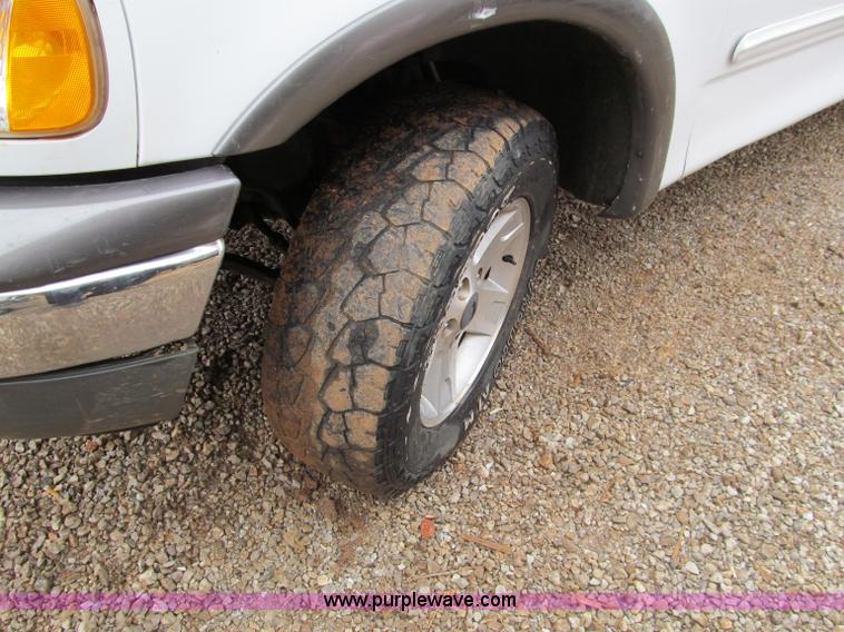 image for item D3050 2003 Ford F150 extended cab pickup