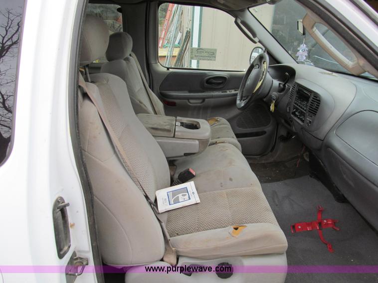 image for item D3050 2003 Ford F150 extended cab pickup