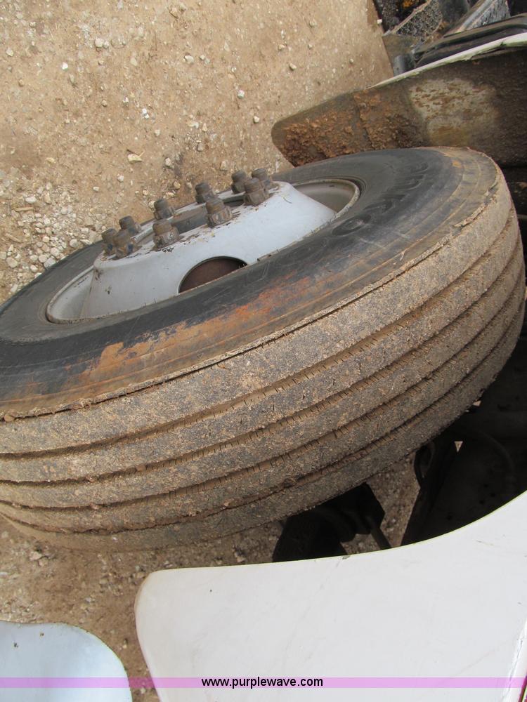 image for item D3054 1987 Ford F8000 truck