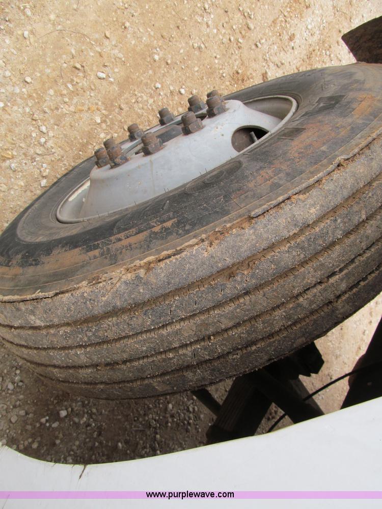 image for item D3054 1987 Ford F8000 truck