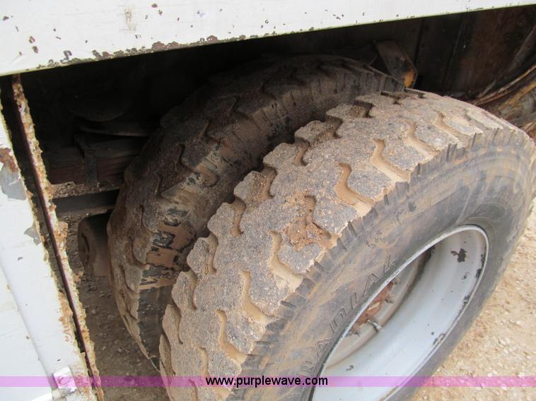 image for item D3054 1987 Ford F8000 truck