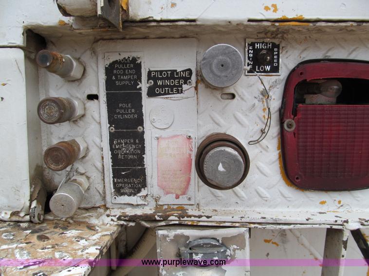 image for item D3054 1987 Ford F8000 truck