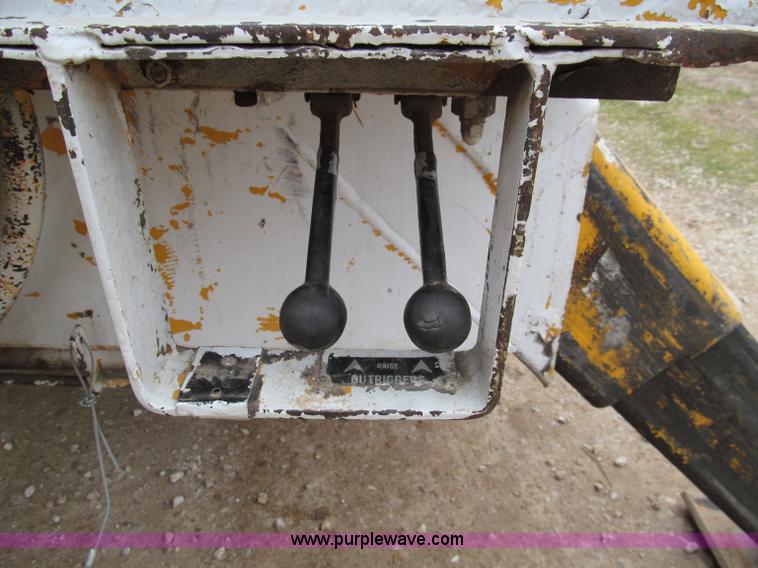 image for item D3054 1987 Ford F8000 truck