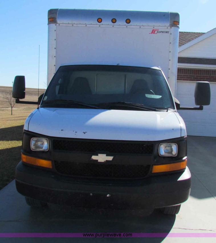image for item D9138 2005 Chevrolet G3500 Express box van