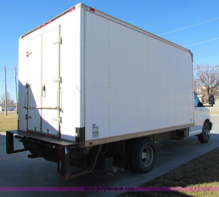 image for item D9138 2005 Chevrolet G3500 Express box van