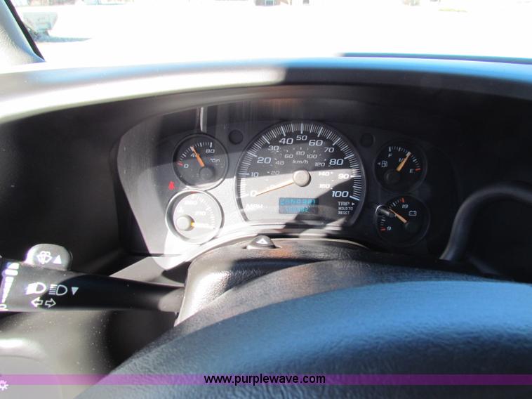 image for item D9138 2005 Chevrolet G3500 Express box van