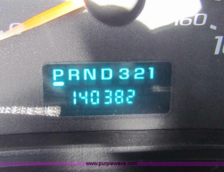 image for item D9138 2005 Chevrolet G3500 Express box van