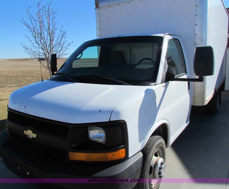 image for item D9138 2005 Chevrolet G3500 Express box van