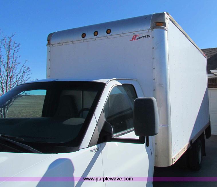 image for item D9138 2005 Chevrolet G3500 Express box van
