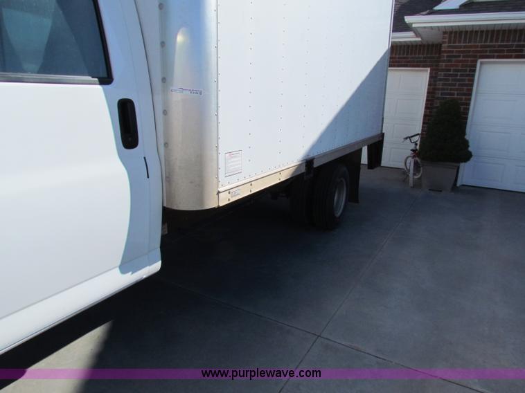 image for item D9138 2005 Chevrolet G3500 Express box van