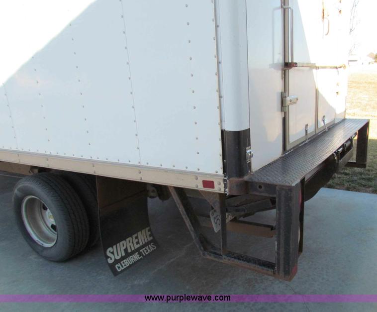 image for item D9138 2005 Chevrolet G3500 Express box van