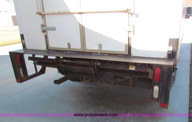 image for item D9138 2005 Chevrolet G3500 Express box van