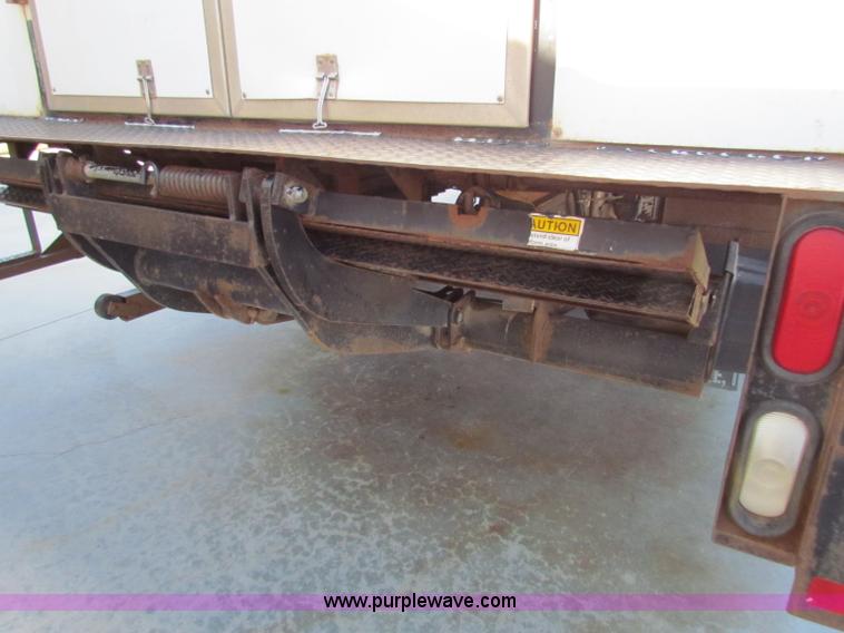 image for item D9138 2005 Chevrolet G3500 Express box van