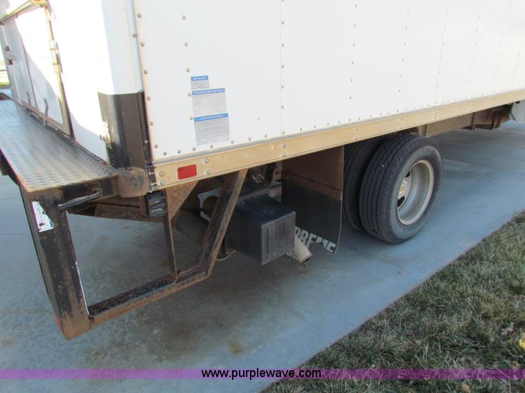 image for item D9138 2005 Chevrolet G3500 Express box van