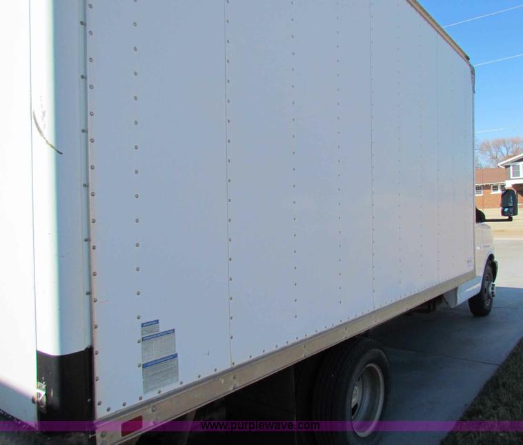 image for item D9138 2005 Chevrolet G3500 Express box van