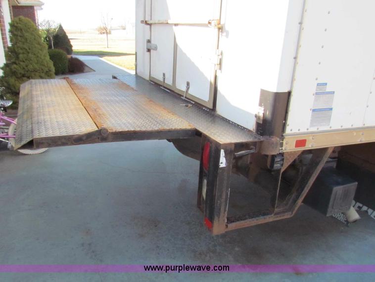 image for item D9138 2005 Chevrolet G3500 Express box van