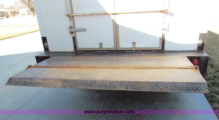 image for item D9138 2005 Chevrolet G3500 Express box van