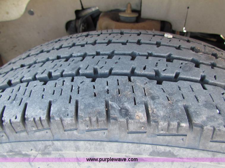 image for item D9138 2005 Chevrolet G3500 Express box van