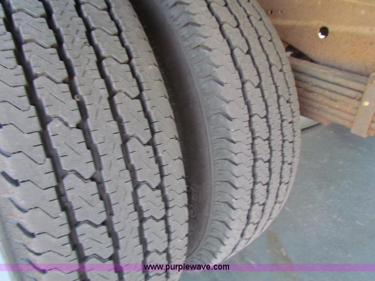 image for item D9138 2005 Chevrolet G3500 Express box van