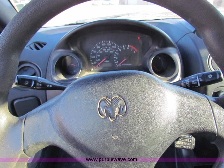 image for item I9670 2002 Dodge Stratus SE