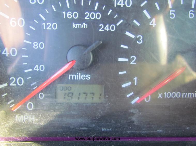 image for item I9670 2002 Dodge Stratus SE