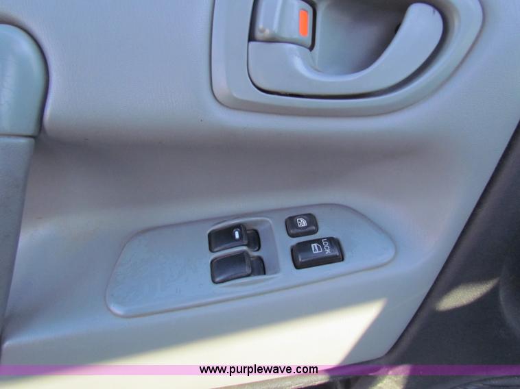 image for item I9670 2002 Dodge Stratus SE