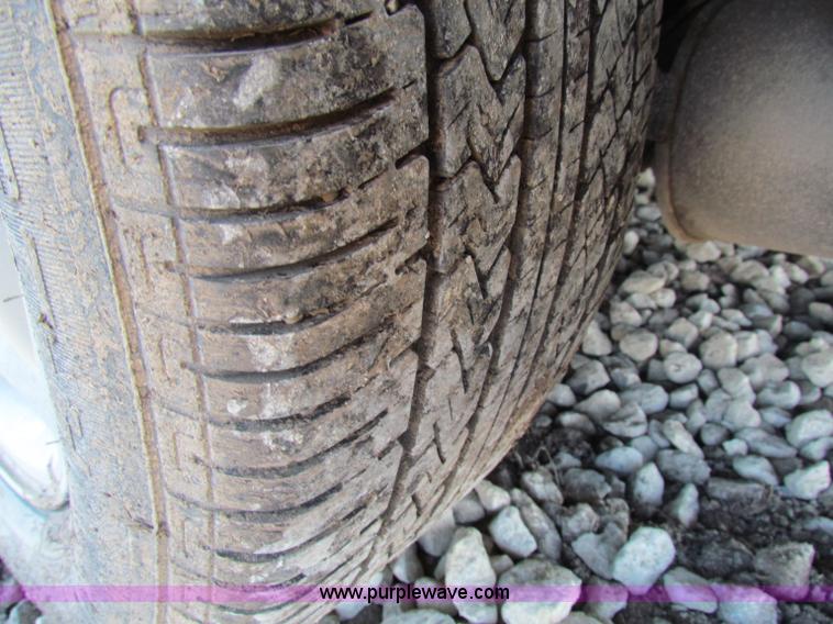 image for item I9670 2002 Dodge Stratus SE