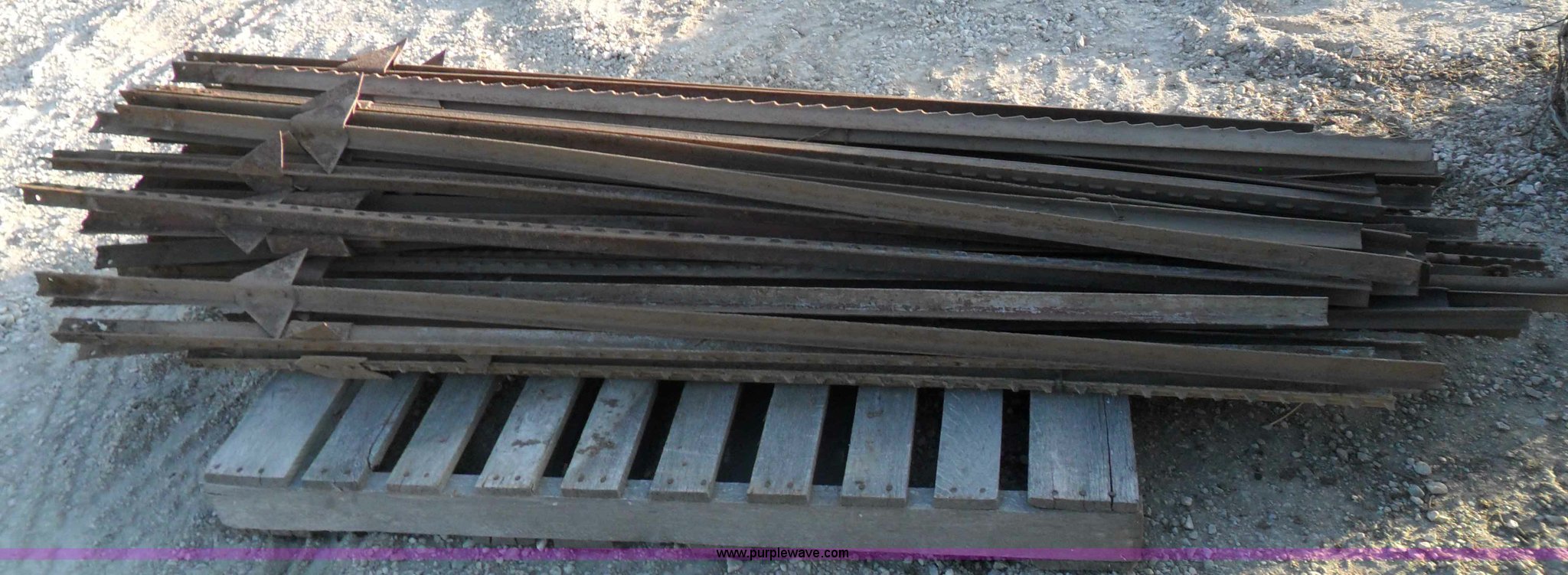 Approx 50 used T-posts in Sterling, KS | Item A1930 sold | Purple Wave