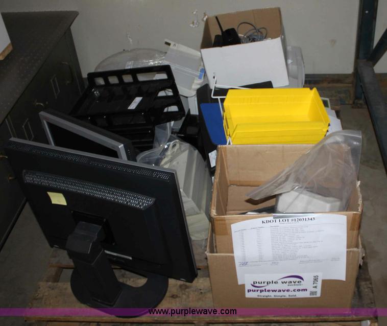 Assorted office supplies in Topeka, KS Item A7065 sold Purple Wave