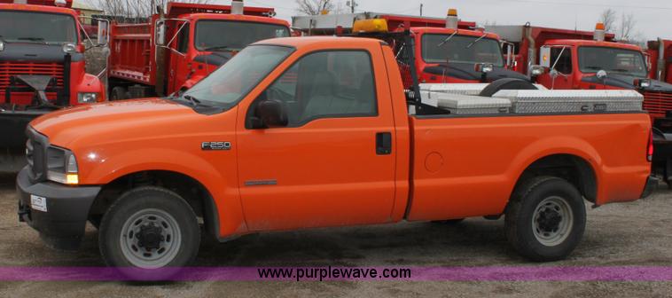 image for item A7151 2003 Ford F250 pickup truck