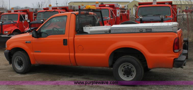 image for item A7151 2003 Ford F250 pickup truck