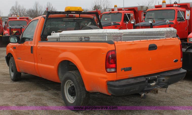 image for item A7151 2003 Ford F250 pickup truck
