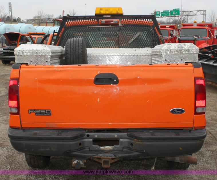 image for item A7151 2003 Ford F250 pickup truck