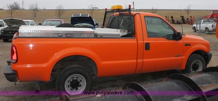 image for item A7151 2003 Ford F250 pickup truck
