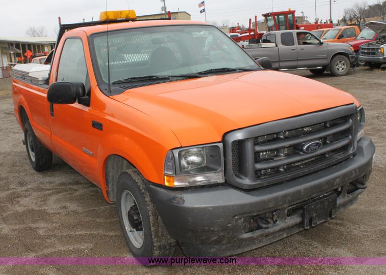 image for item A7151 2003 Ford F250 pickup truck