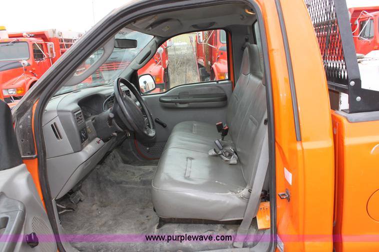 image for item A7151 2003 Ford F250 pickup truck