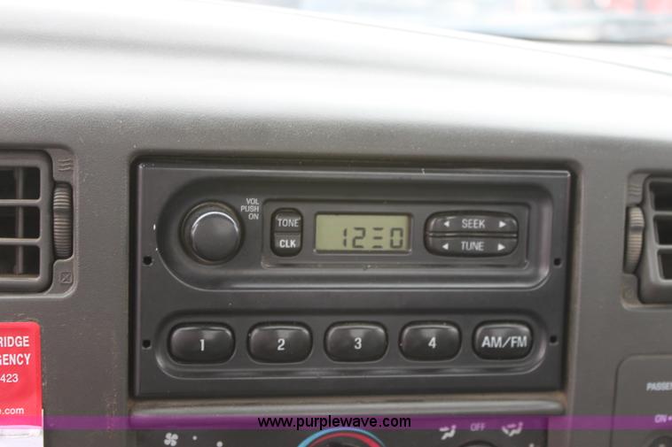 image for item A7151 2003 Ford F250 pickup truck