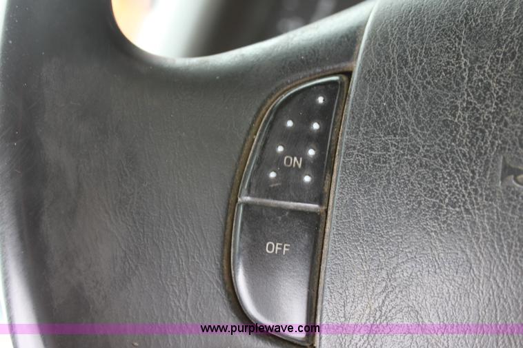 image for item A7151 2003 Ford F250 pickup truck