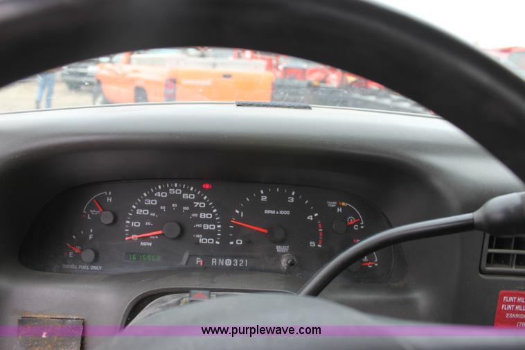 image for item A7151 2003 Ford F250 pickup truck