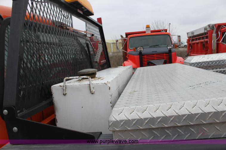 image for item A7151 2003 Ford F250 pickup truck