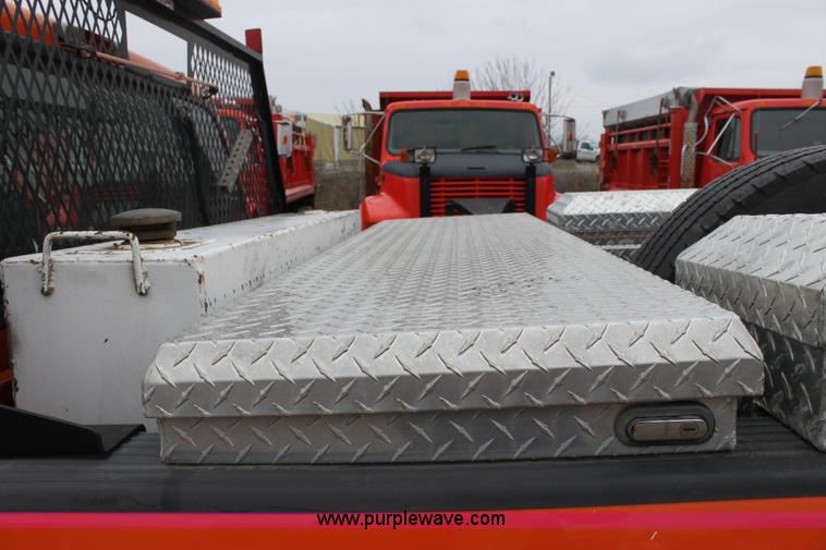 image for item A7151 2003 Ford F250 pickup truck