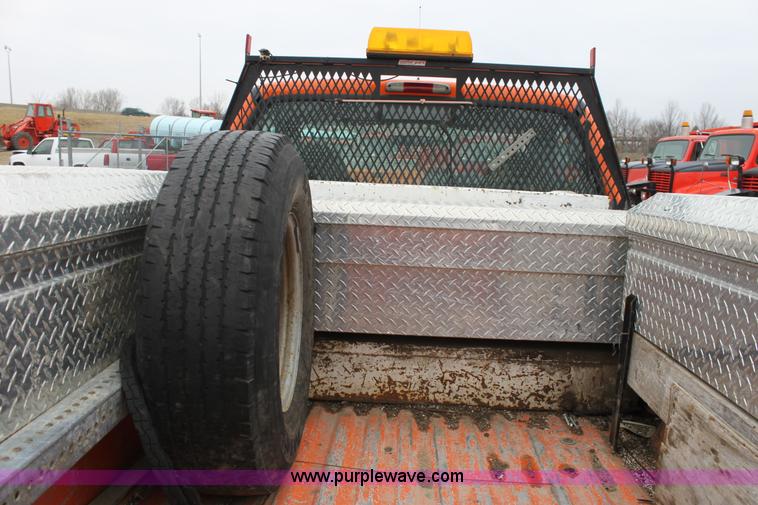 image for item A7151 2003 Ford F250 pickup truck