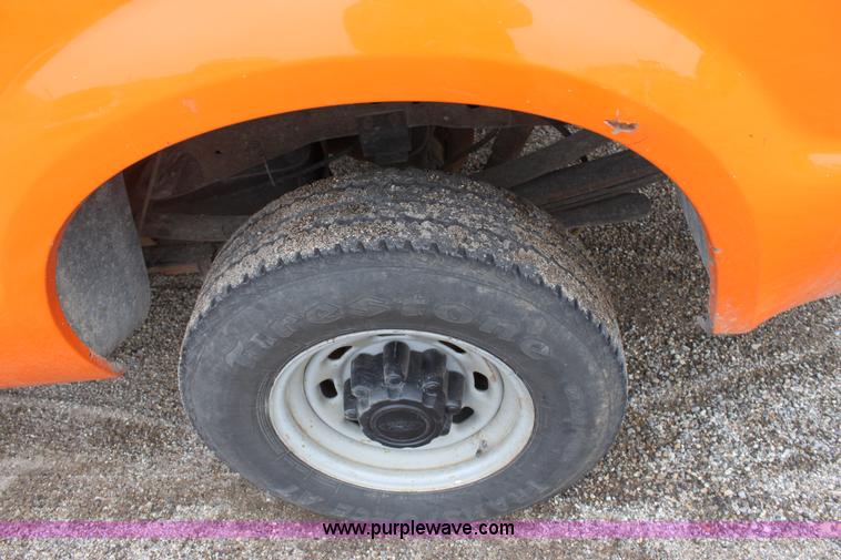 image for item A7151 2003 Ford F250 pickup truck