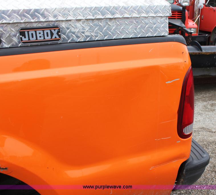 image for item A7151 2003 Ford F250 pickup truck