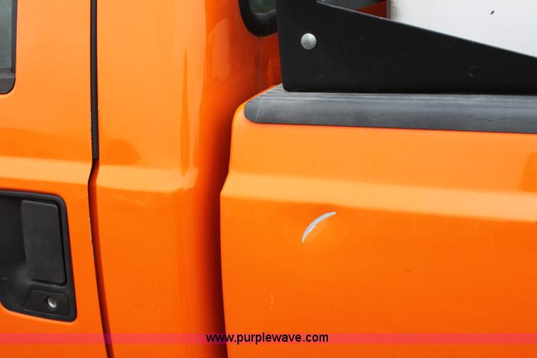 image for item A7151 2003 Ford F250 pickup truck