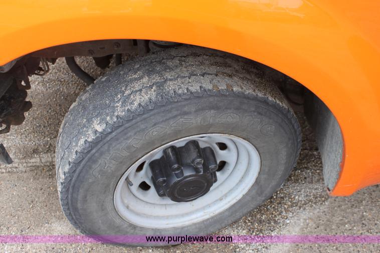 image for item A7151 2003 Ford F250 pickup truck