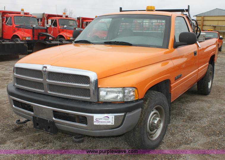 image for item A7152 2001 Dodge Ram 2500 pickup truck