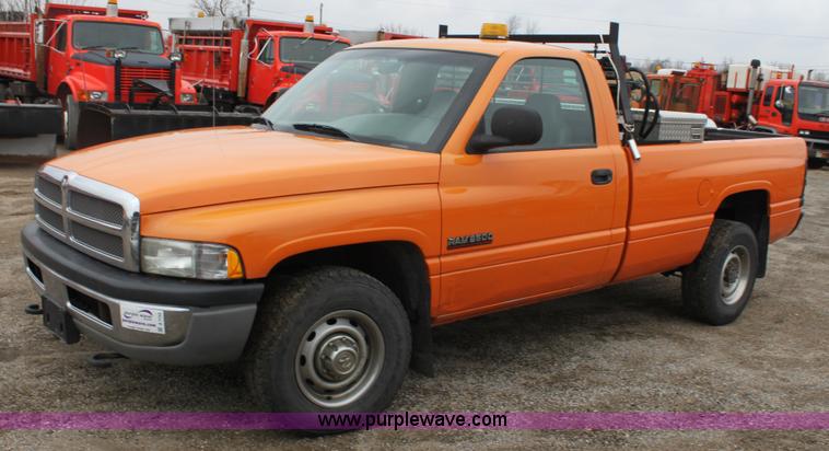 image for item A7152 2001 Dodge Ram 2500 pickup truck