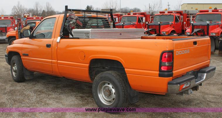 image for item A7152 2001 Dodge Ram 2500 pickup truck