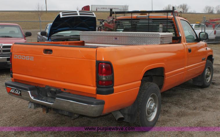 image for item A7152 2001 Dodge Ram 2500 pickup truck